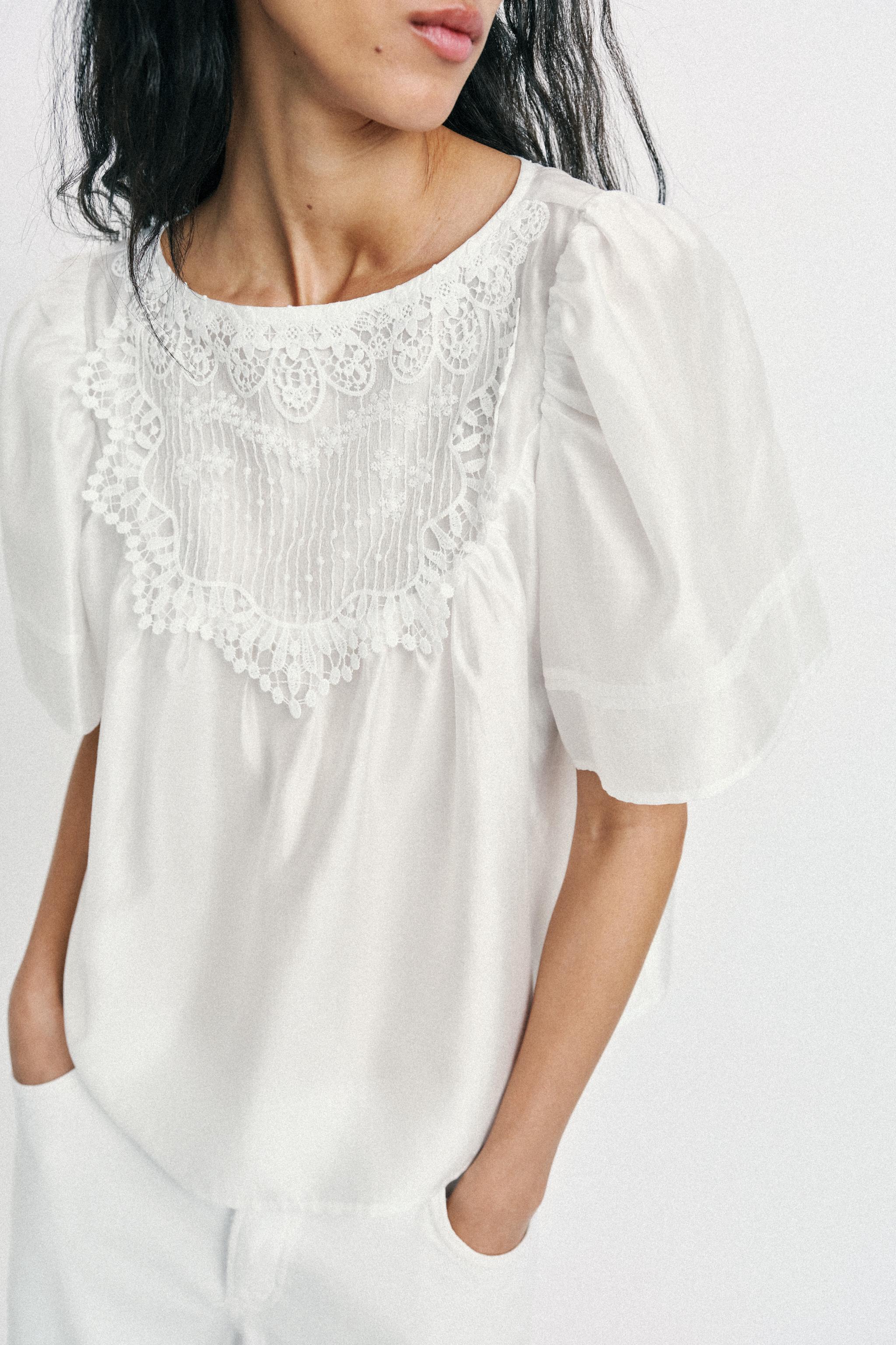 SHORT SLEEVE EMBROIDERED BLOUSE